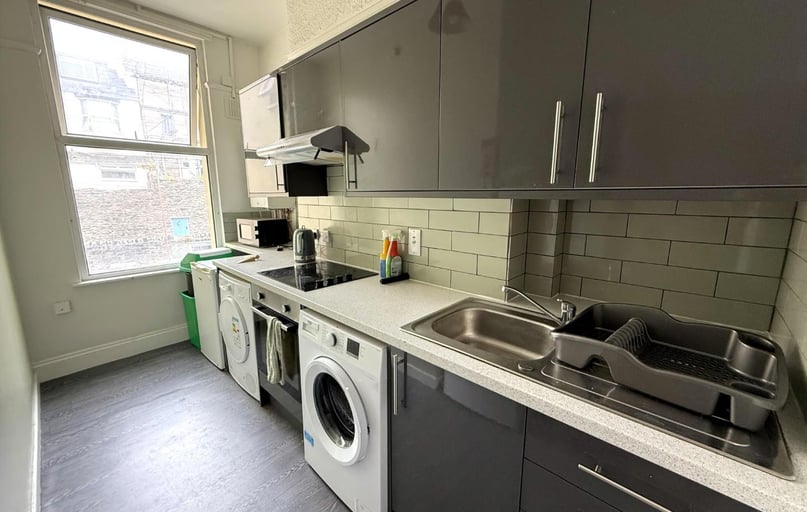 Beaumont Road, Flat 2, St Judes, Plymouth - Image 1